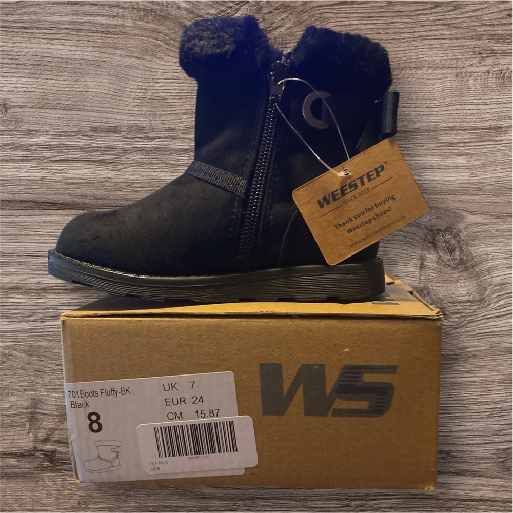 Black Ankle Boots with Fur Lining and Sturdy Sole